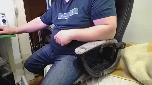 Snapshot of tipko123 chatting on November 4, 2:38 pm tipko123 online show from November 4, 2:38 pm