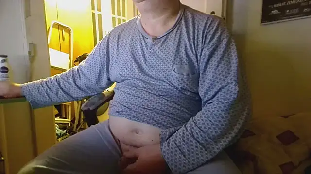 Snapshot of tipko123 chatting on November 9, 7:01 pm tipko123 online show from November 9, 7:01 pm