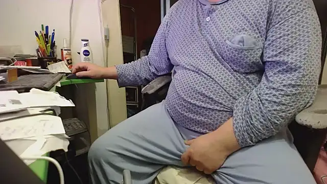 Snapshot of tipko123 chatting on November 15, 11:18 am tipko123 online show from November 15, 11:18 am