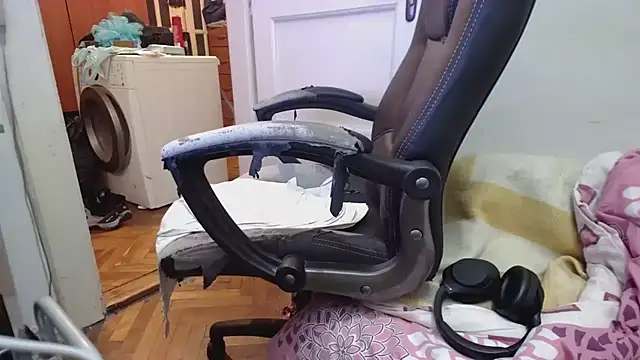 Snapshot of tipko123 chatting on December 3, 3:32 pm tipko123 online show from December 3, 3:32 pm