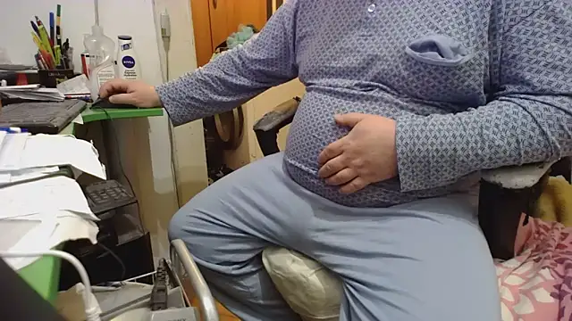 Snapshot of tipko123 chatting on December 5, 4:14 pm tipko123 online show from December 5, 4:14 pm