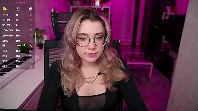 RemyCute online show from September 20, 8:10 pm