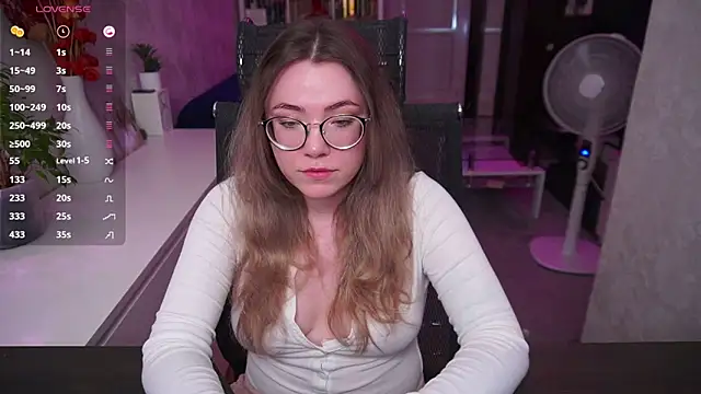 RemyCute online show from June 12, 11:53 am