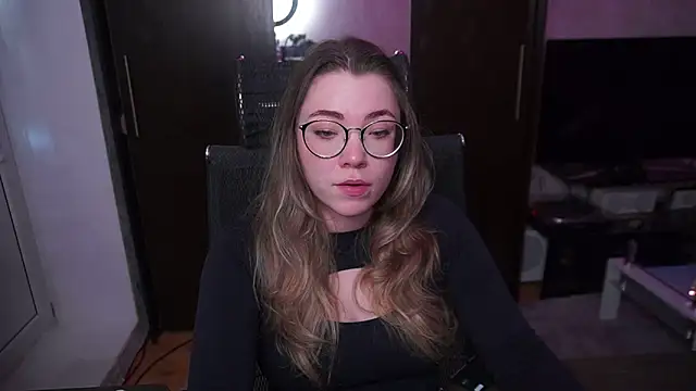 RemyCute online show from June 19, 1:04 pm