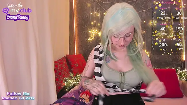 Snapshot of EmmyBunny chatting on December 18, 5:31 pm EmmyBunny online show from December 18, 5:31 pm