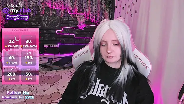 Snapshot of EmmyBunny chatting on February 10, 5:41 pm EmmyBunny online show from February 10, 5:41 pm