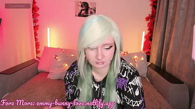 Snapshot of EmmyBunny chatting on September 13, 3:34 pm EmmyBunny online show from September 13, 3:34 pm