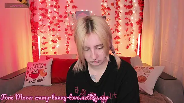Snapshot of EmmyBunny chatting on September 19, 3:34 pm EmmyBunny online show from September 19, 3:34 pm