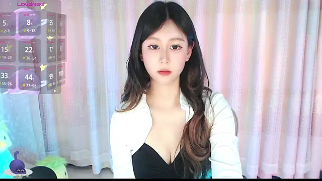 Snapshot of Aimee-520 chatting on April 14, 1:11 am Aimee-520 online show from April 14, 1:11 am