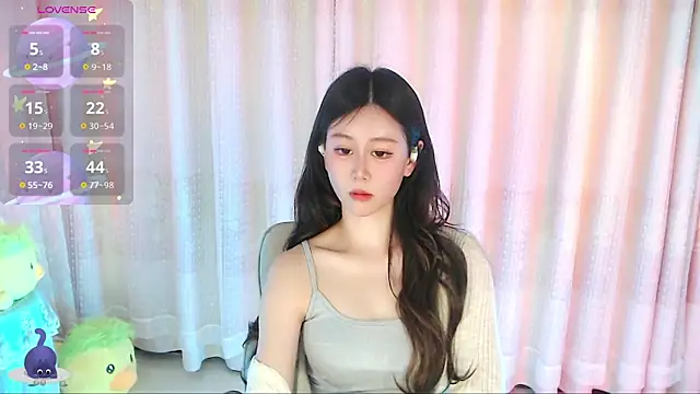 Snapshot of Aimee-520 chatting on April 18, 12:58 am Aimee-520 online show from April 18, 12:58 am