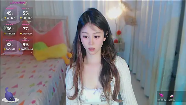Snapshot of Aimee-520 chatting on May 29, 6:44 am Aimee-520 online show from May 29, 6:44 am