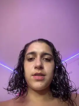 Snapshot of Alicia_Ruiz chatting on May 1, 8:02 pm Alicia Ruiz online show from May 1, 8:02 pm