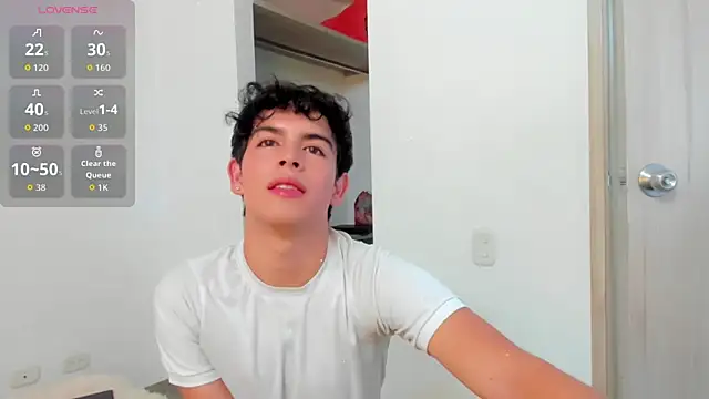 Snapshot of Blum_icee chatting on December 17, 9:10 pm Blum icee online show from December 17, 9:10 pm