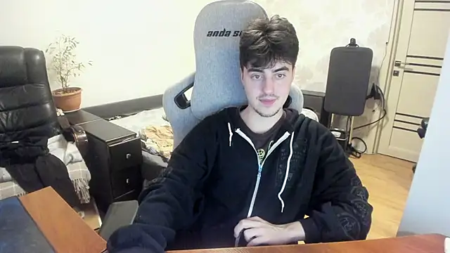 Snapshot of Knuckles17 chatting on November 28, 1:08 am Knuckles17 online show from November 28, 1:08 am