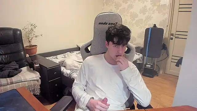 Knuckles17 online show from December 19, 12:34 pm