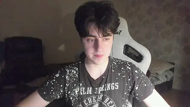 Snapshot of Knuckles17 chatting on June 13, 11:02 pm Knuckles17 online show from June 13, 11:02 pm