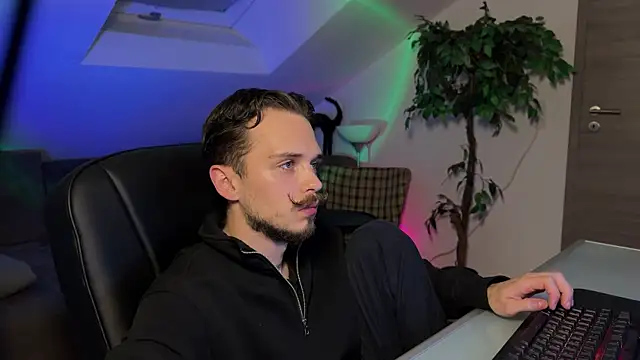 naked psy online show from April 3, 10:41 pm