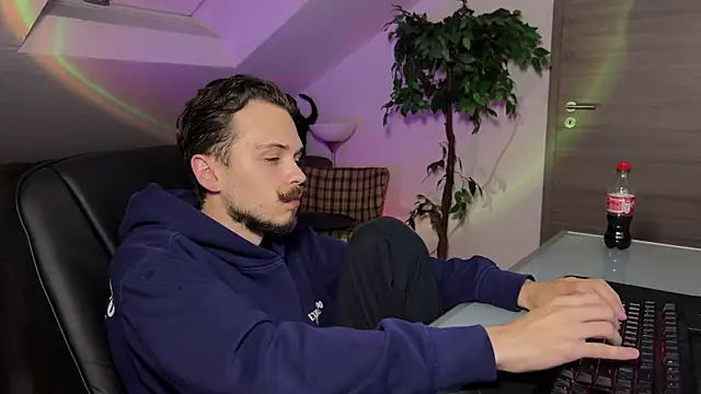 naked psy online show from April 4, 11:35 pm