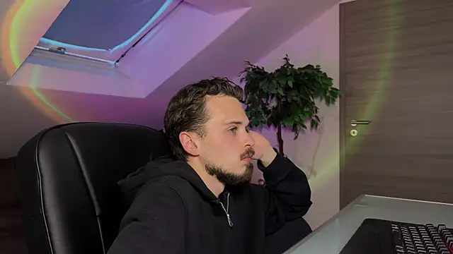 naked psy online show from April 11, 6:01 pm