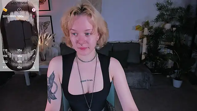 Snapshot of cyber_whore_ chatting on June 2, 8:49 am cyber whore online show from June 2, 8:49 am
