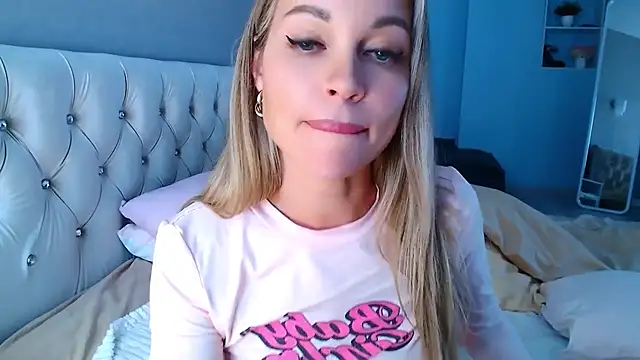 MissSiona online show from February 5, 7:29 am