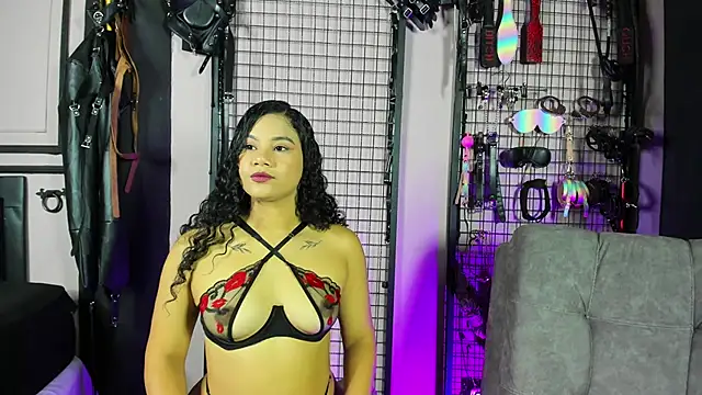 Twisted Fantasy online show from January 21, 7:50 pm