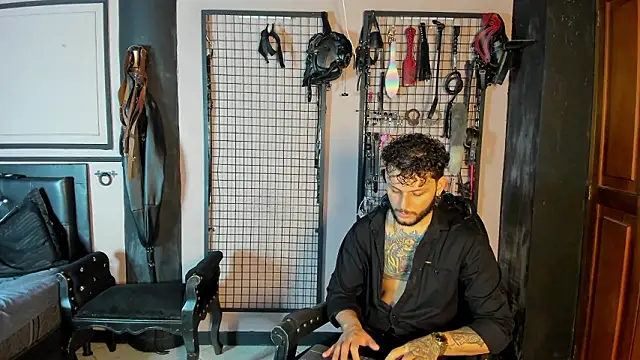 Twisted Fantasy online show from March 15, 5:02 am