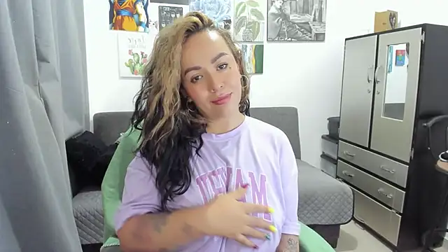 Snapshot of joan-star chatting on March 26, 4:01 pm joan-star online show from March 26, 4:01 pm