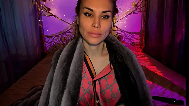 Snapshot of Radmila_Queen_ chatting on November 27, 10:39 am Radmila Queen online show from November 27, 10:39 am