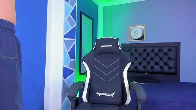 alex oficial online show from November 16, 6:52 am