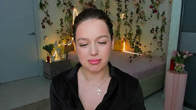 MiracleCurly online show from February 1, 2:15 pm