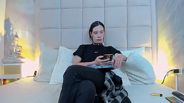 Hecatee 77 online show from October 22, 7:35 pm