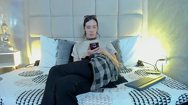 Hecatee 77 online show from January 17, 8:01 pm