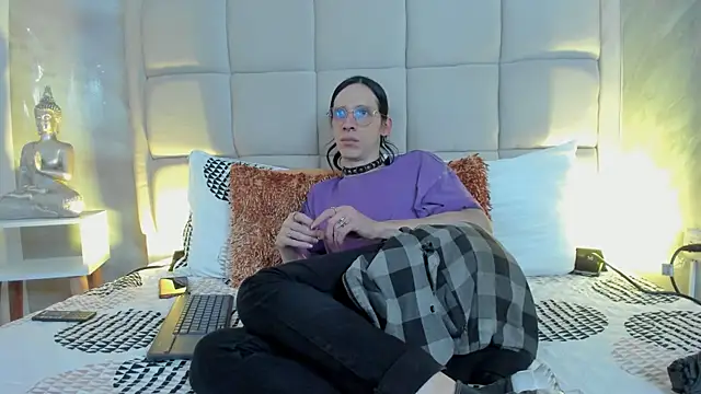 Snapshot of Hecatee_77 chatting on February 13, 8:05 pm Hecatee 77 online show from February 13, 8:05 pm