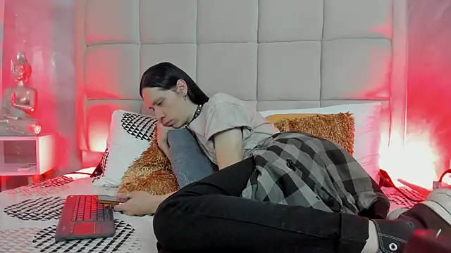 Snapshot of Hecatee_77 chatting on February 18, 7:54 pm Hecatee 77 online show from February 18, 7:54 pm