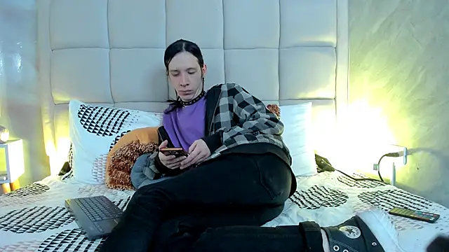 Snapshot of Hecatee_77 chatting on February 21, 8:43 pm Hecatee 77 online show from February 21, 8:43 pm