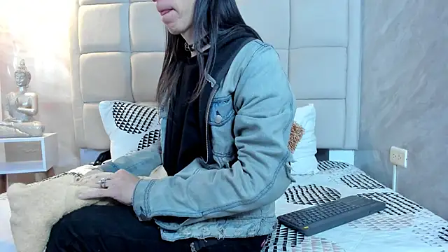 Snapshot of Hecatee_77 chatting on February 25, 7:34 pm Hecatee 77 online show from February 25, 7:34 pm