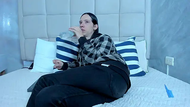 Snapshot of Hecatee_77 chatting on March 4, 8:15 pm Hecatee 77 online show from March 4, 8:15 pm