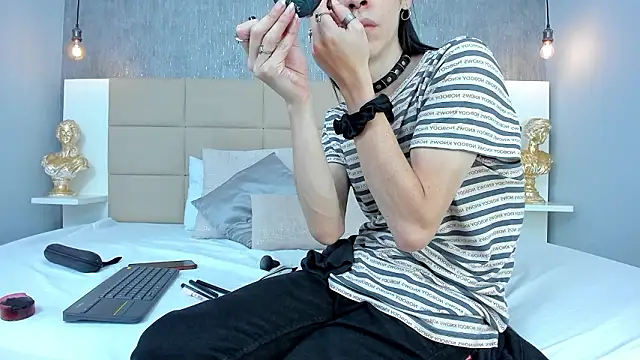 Snapshot of Hecatee_77 chatting on March 19, 7:29 pm Hecatee 77 online show from March 19, 7:29 pm