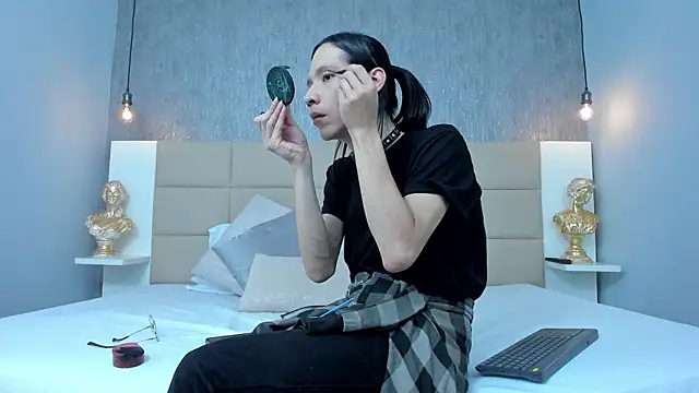 Snapshot of Hecatee_77 chatting on March 20, 7:19 pm Hecatee 77 online show from March 20, 7:19 pm