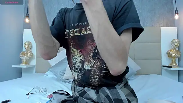 Snapshot of Hecatee_77 chatting on March 23, 7:18 pm Hecatee 77 online show from March 23, 7:18 pm