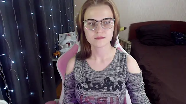 MissBrightShine online show from January 11, 4:03 pm