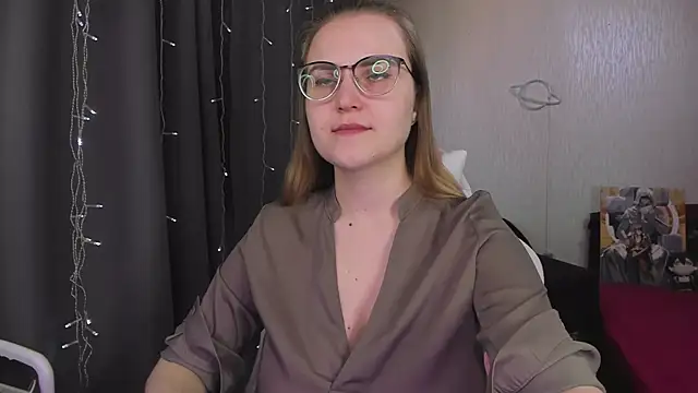 MissBrightShine online show from February 14, 10:45 am