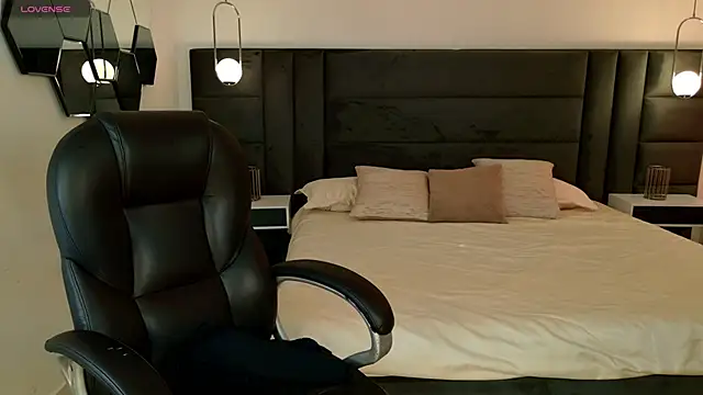 LisaMonroe  online show from March 21, 8:34 pm