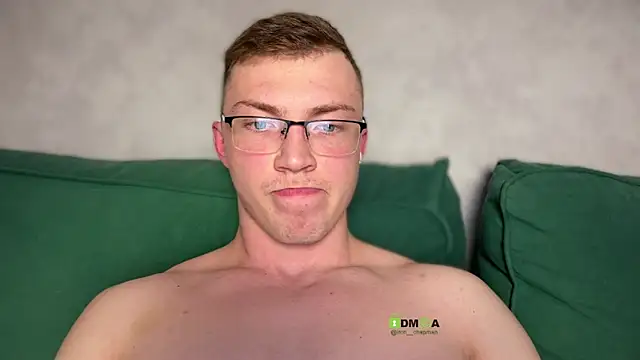 Snapshot of iron__chap chatting on March 28, 11:04 pm iron chap online show from March 28, 11:04 pm