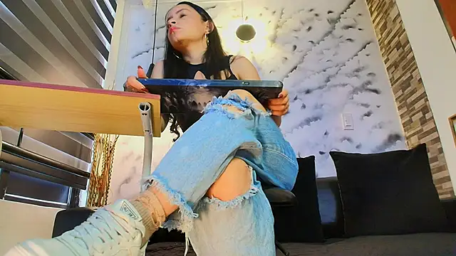 Sophie LittleS online show from November 26, 12:50 pm