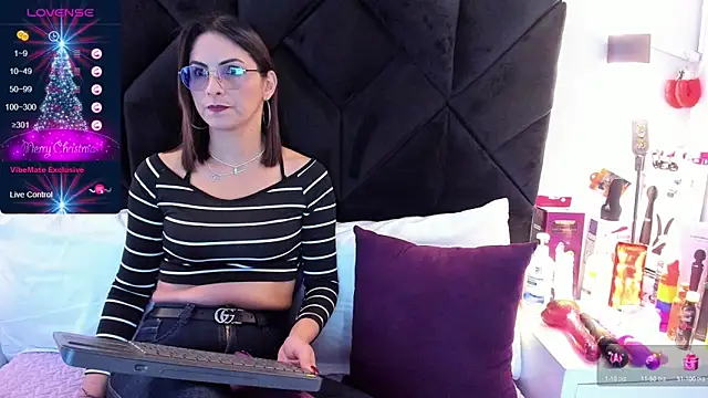 Snapshot of letiziia_sky1 chatting on December 17, 8:54 pm letiziia sky1 online show from December 17, 8:54 pm