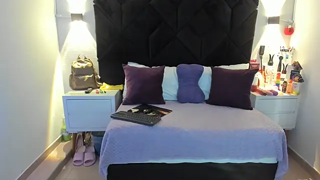 Snapshot of letiziia_sky1 chatting on February 3, 8:03 pm letiziia sky1 online show from February 3, 8:03 pm