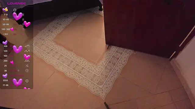 Snapshot of letiziia_sky1 chatting on February 4, 7:55 pm letiziia sky1 online show from February 4, 7:55 pm