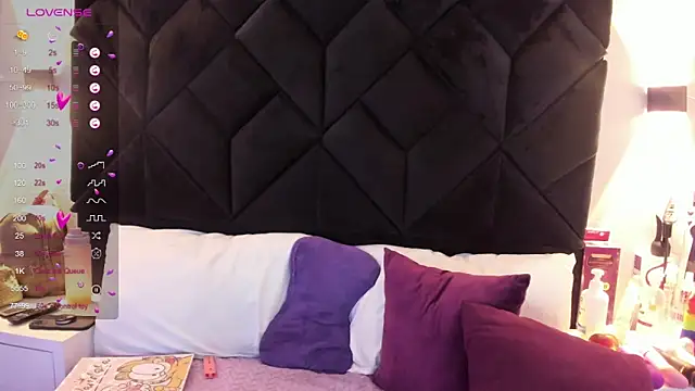 Snapshot of letiziia_sky1 chatting on February 10, 11:02 pm letiziia sky1 online show from February 10, 11:02 pm